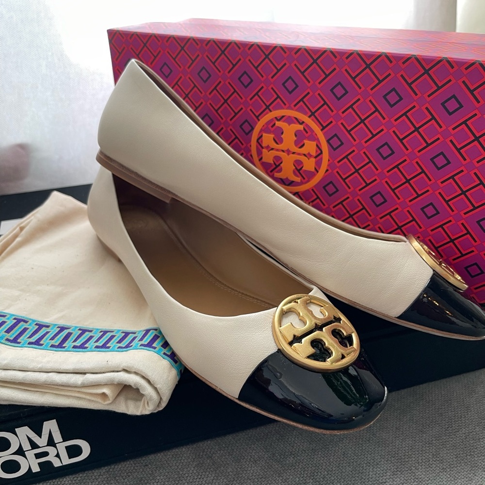 COPY - Tory Burch Chelsea Flats.  Comes with box and dust bag